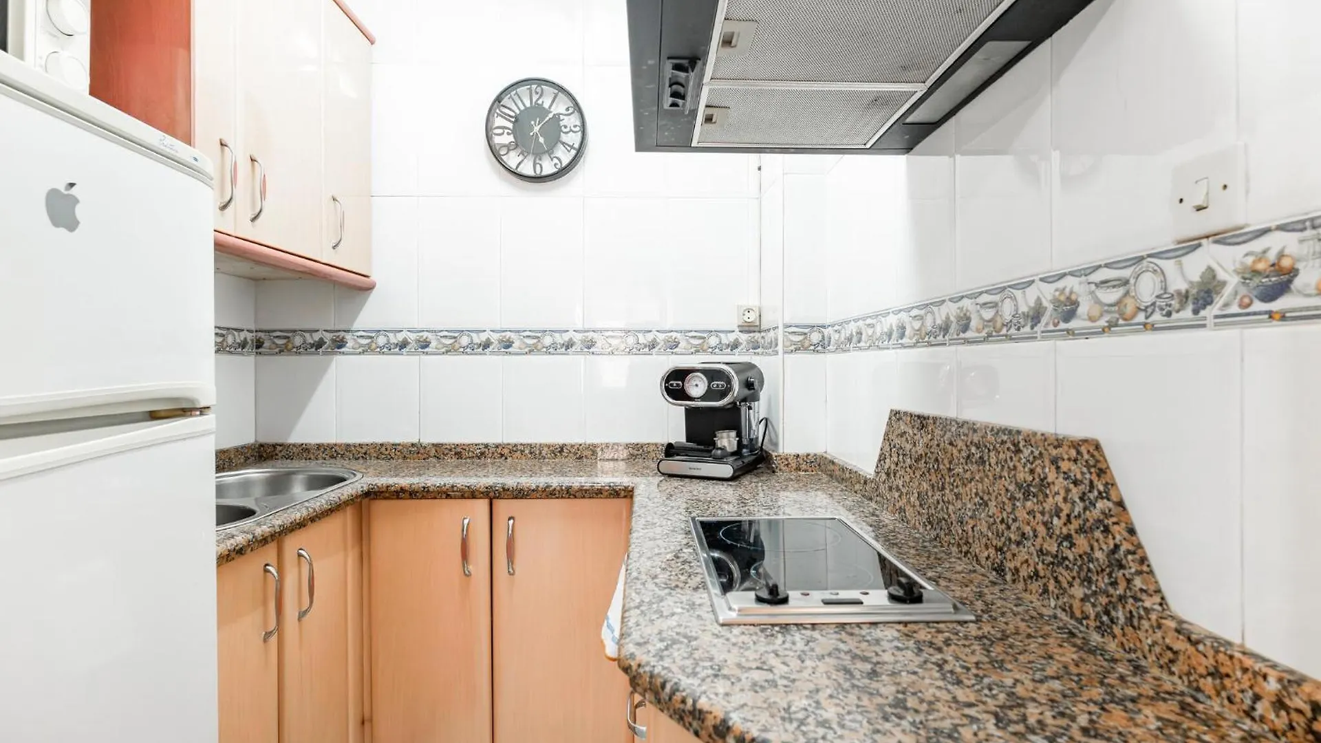 2 Bedroom Beautiful Apartment In Torre Del Mar Spagna